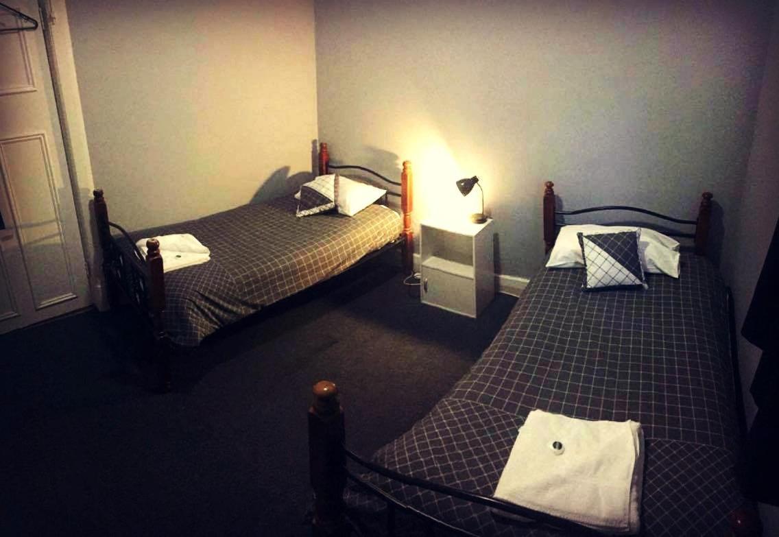 Kearsley Hotel Cessnock Room photo